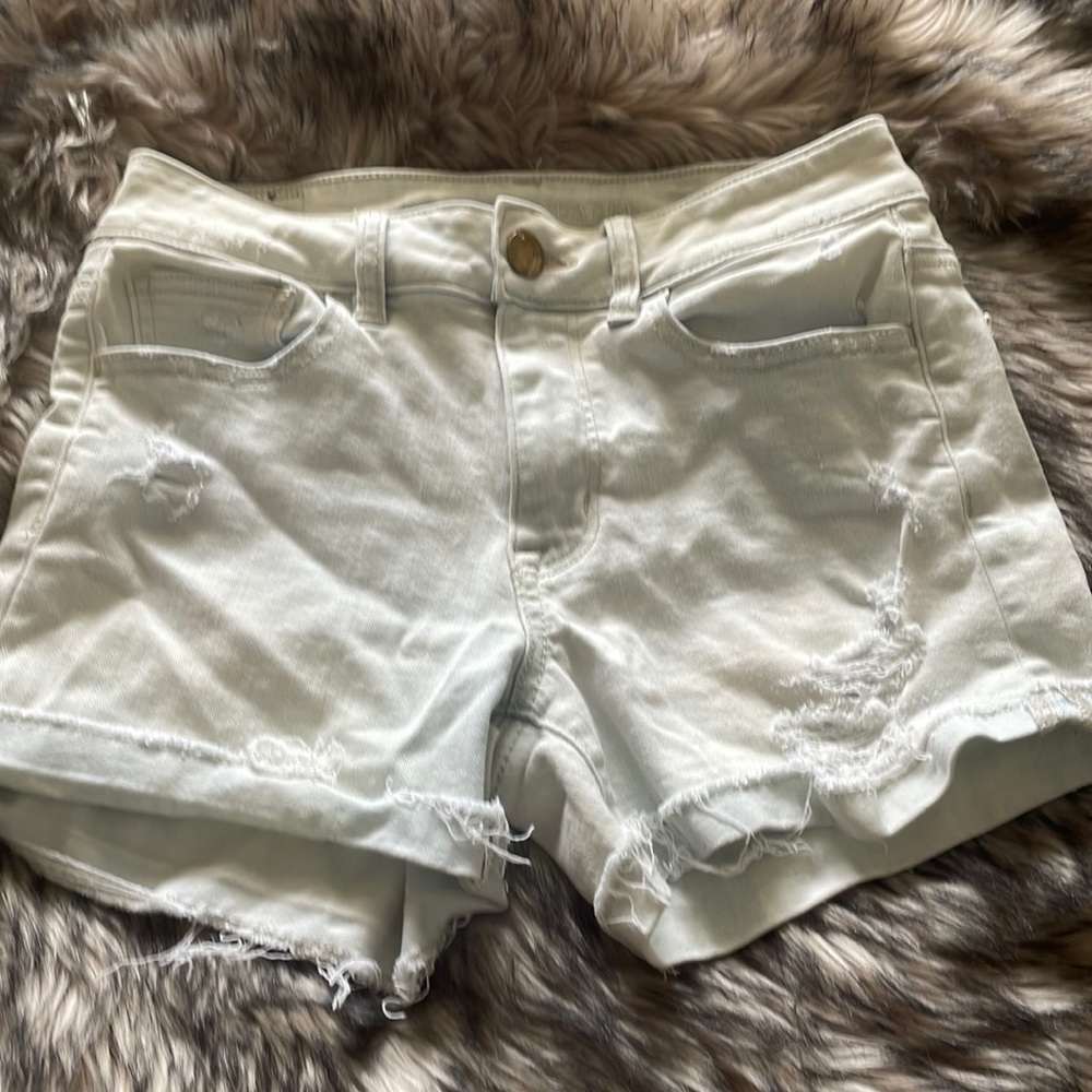 AMERICAN EAGLE OUTFITERS